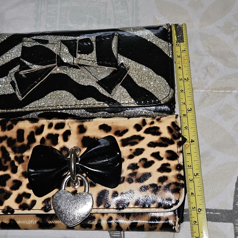 Free Bundle Item- 2 Trifold Wallets - image 4